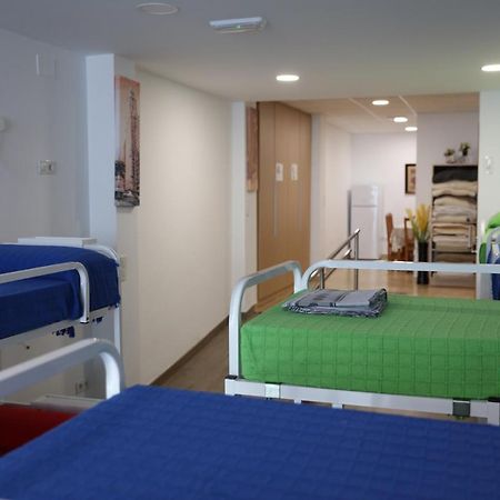 Albergue El Caminante Hostel Portomarin Luaran gambar